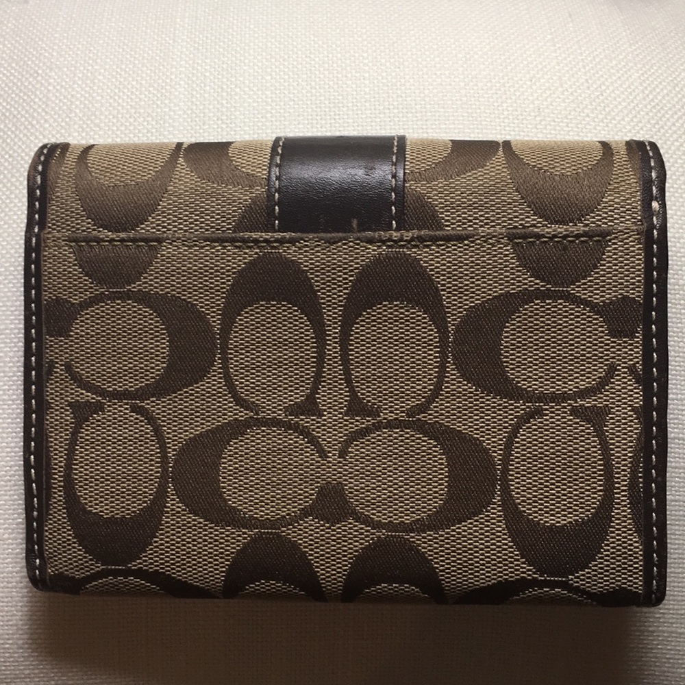 Coach Wallet in Signature Pattern - Picture 7 of 7